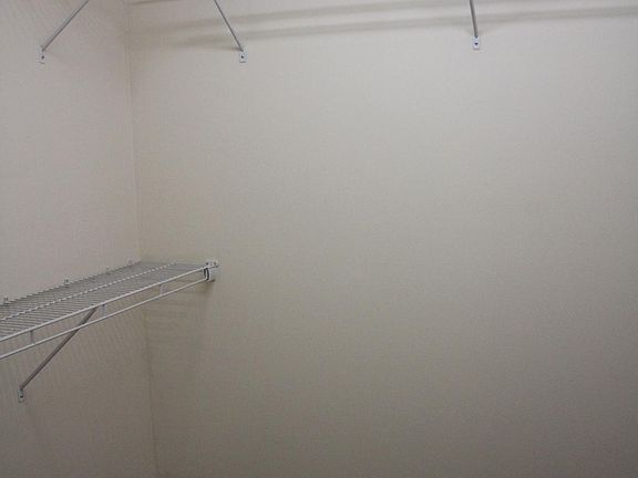 5th image of 210 Robin Hood Dr