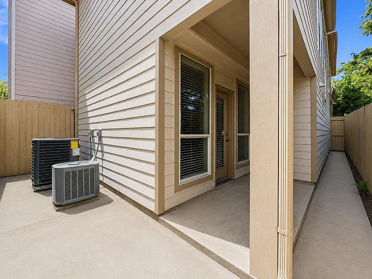 1306 Cohn St — Photo 27