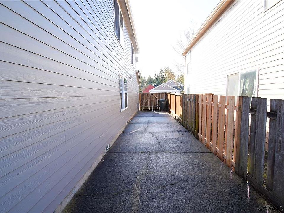 2nd image of 1225 Bair Rd NE