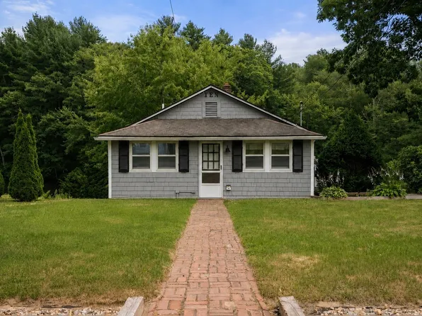 10 Riverside Dr, Auburn, MA 01501