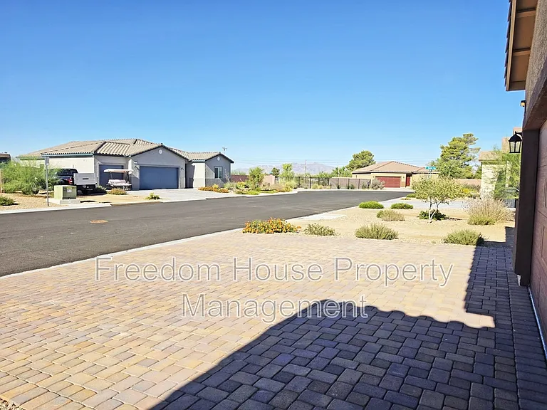 56 Pioneer Range Ave — Photo 4