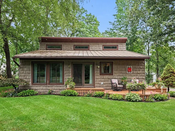 128 Clyde James Dr, Pleasant Lake, MI 49272