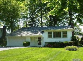 90 Lake Dr, New Hyde Park, NY 11040