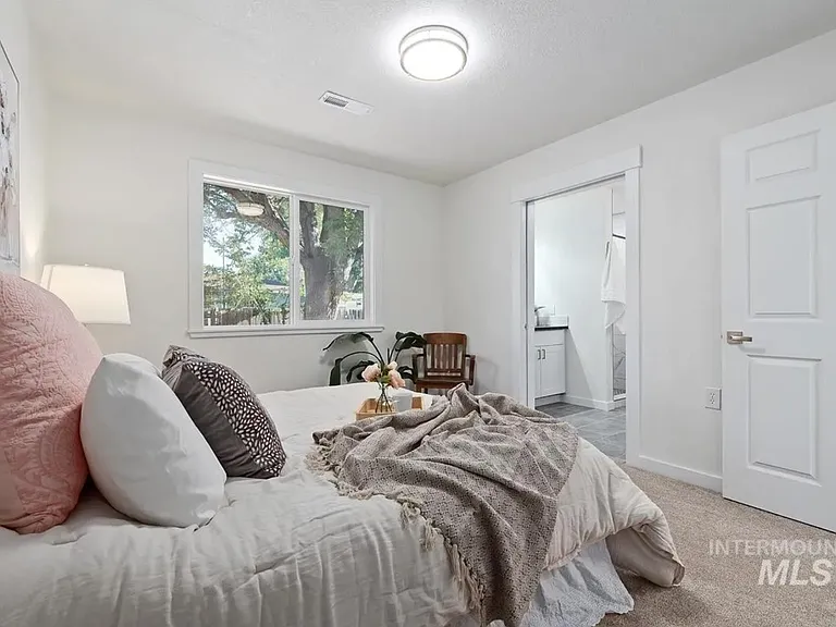 139 Goodall St — Photo 14