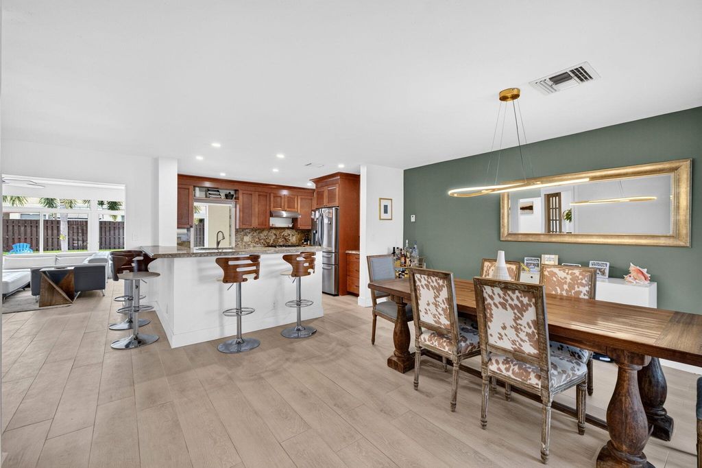 520 SE 14TH Street, photo 2