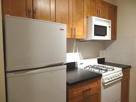 2nd image of 1482 York Ave