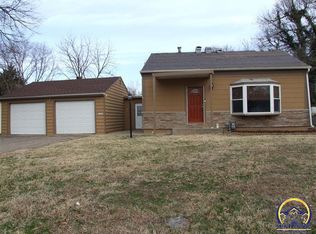 4212 SW Stratford Rd, Topeka, KS 66604