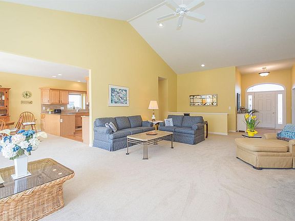 5th image of 6896 Wellington Dr