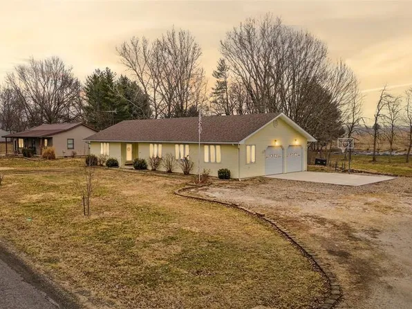 1140 Brooklane Dr, Carrollton, IL 62016