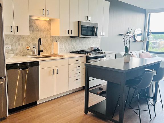 2nd image of 2512 N Milwaukee Ave #410