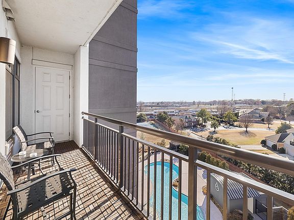 5th image of 717 Riverside Dr #603