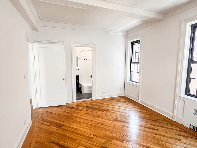 105 E 63rd St #6B — Photo 3