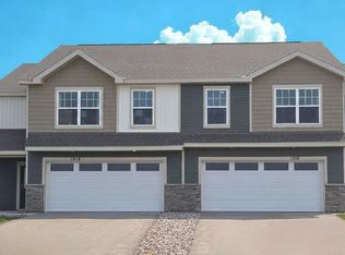 1916 Highview Ter, Shakopee, MN 55379