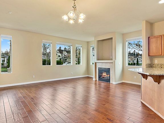 5th image of 2390B Simmons St