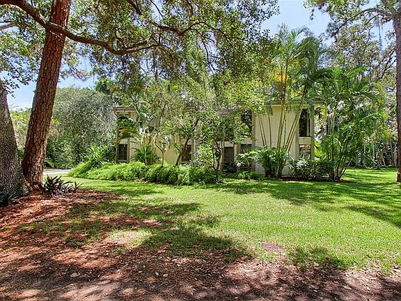 2nd image of 760 Sabal Ct S