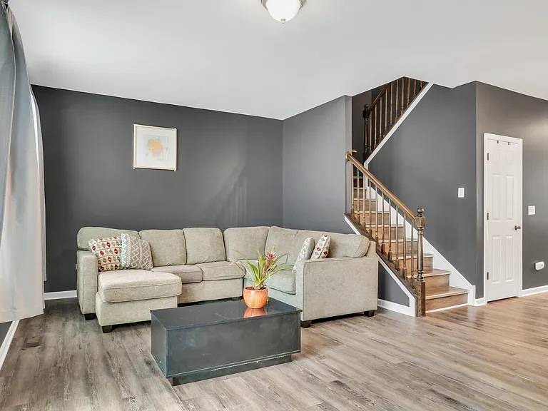 214 Lionel Dr — Photo 6