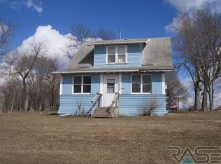 434 S Harth Ave, Madison, SD 57042