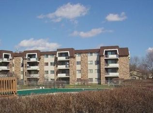 3300 N Carriageway Dr UNIT 103, Arlington Heights, IL 60004
