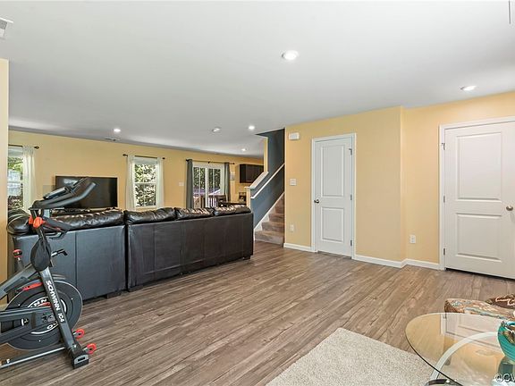 5th image of 20906 Baileys Grove Dr