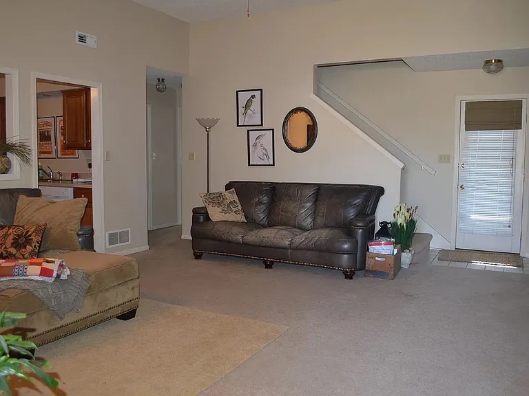 2000 Estella Dr — Photo 4