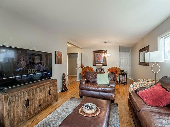 4th image of 2737 Beth Dr