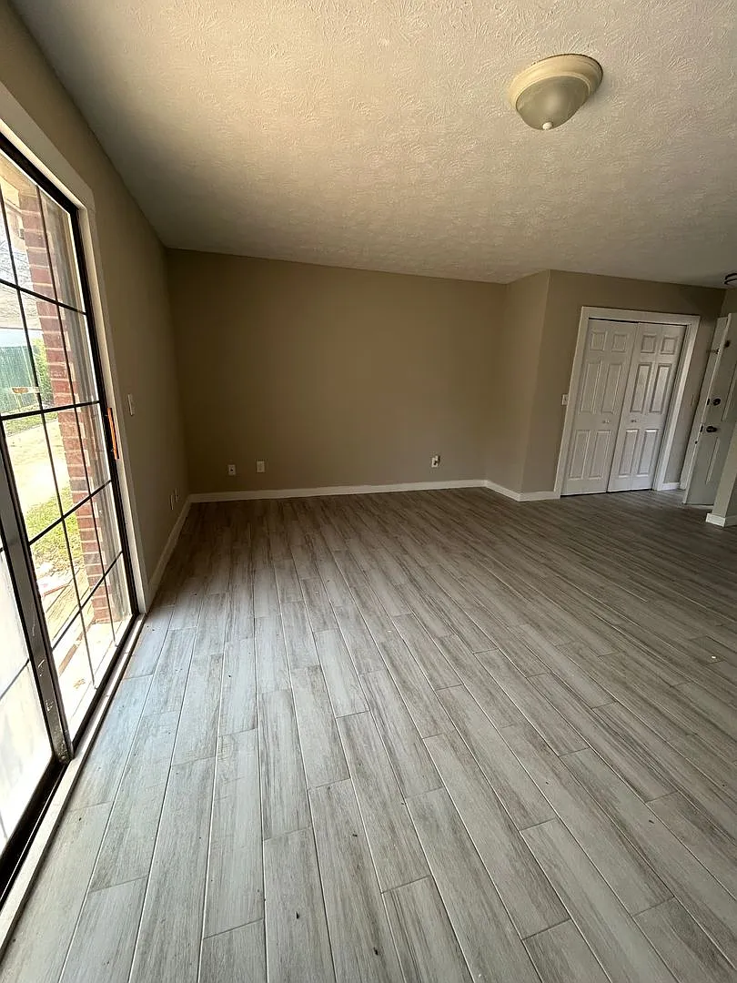 Welcome to Cleveland St Apartments. — Photo 3