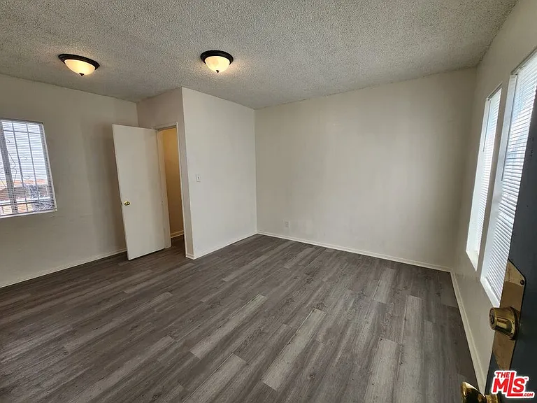 534 W 47th St #5 — Photo 9