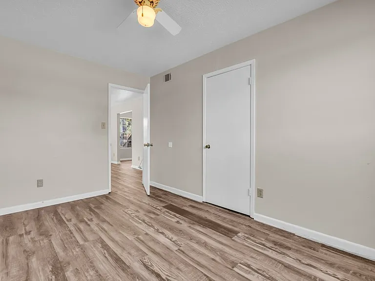 501 Brooks Rd — Photo 9