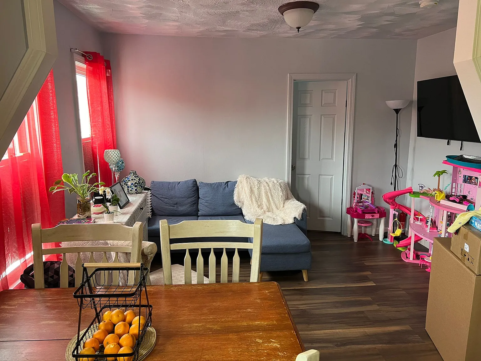 1 bed, 700 sqft, $1,300 — Photo 3