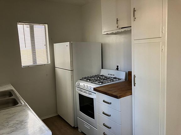 5th image of 12213 Moorpark St