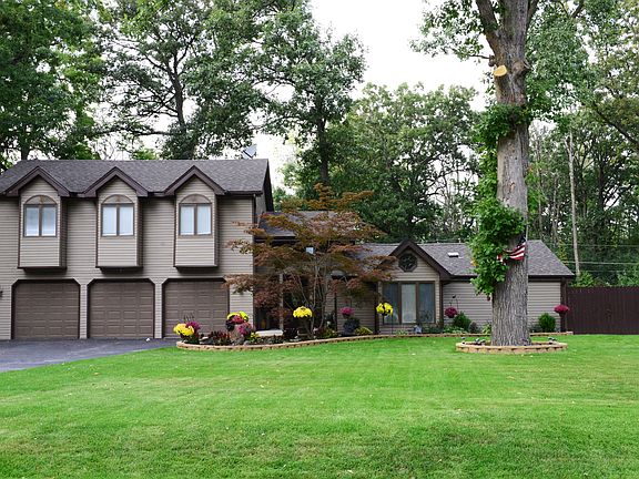 4th image of 1160 Oakwood Pl