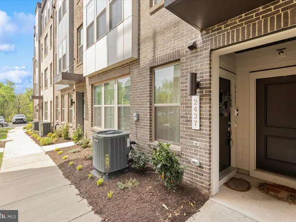 2437 Silver Line Aly Unit 69A, Herndon, VA 20171