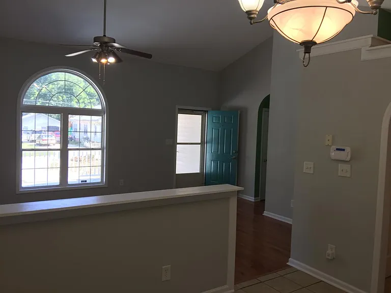 111 E Rockway St — Photo 5
