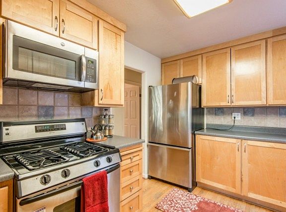 5th image of 1464 Marcia Ave