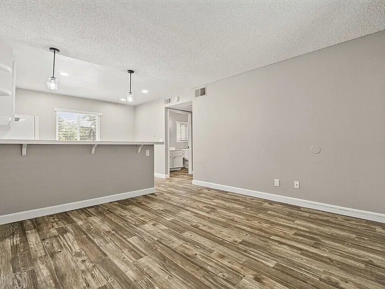 Alpine Terrace Apartments — Photo 8