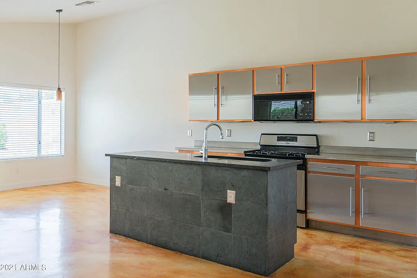 4 bed, 1899 sqft, $2,700 — Photo 4
