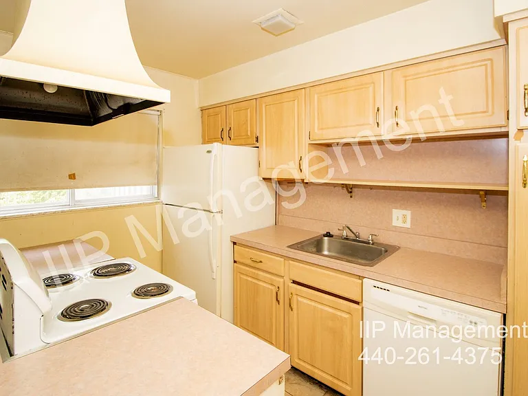11 Trenton Sq #T-28 — Photo 10