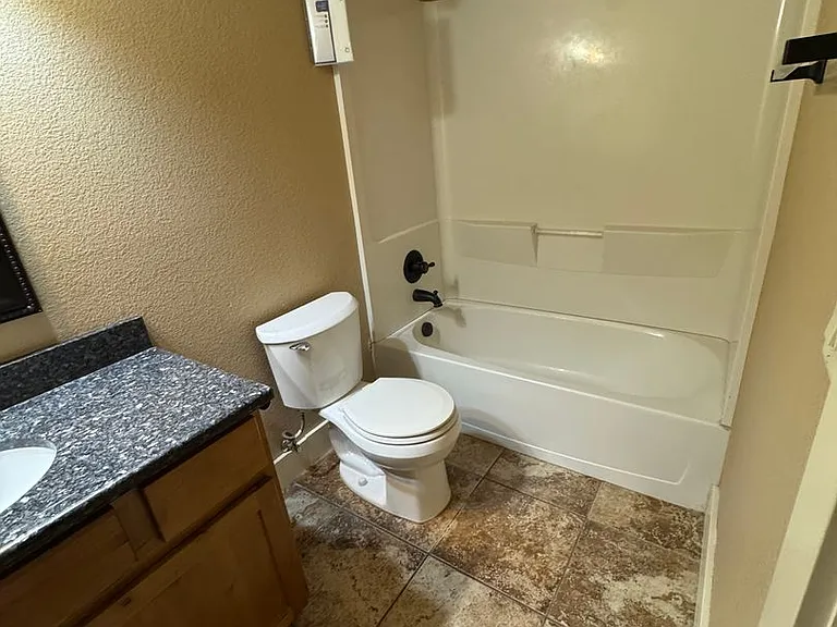 4249 Woodlake Ln — Photo 18
