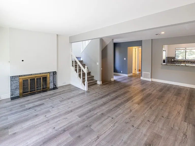 996 Silverado Ct — Photo 5