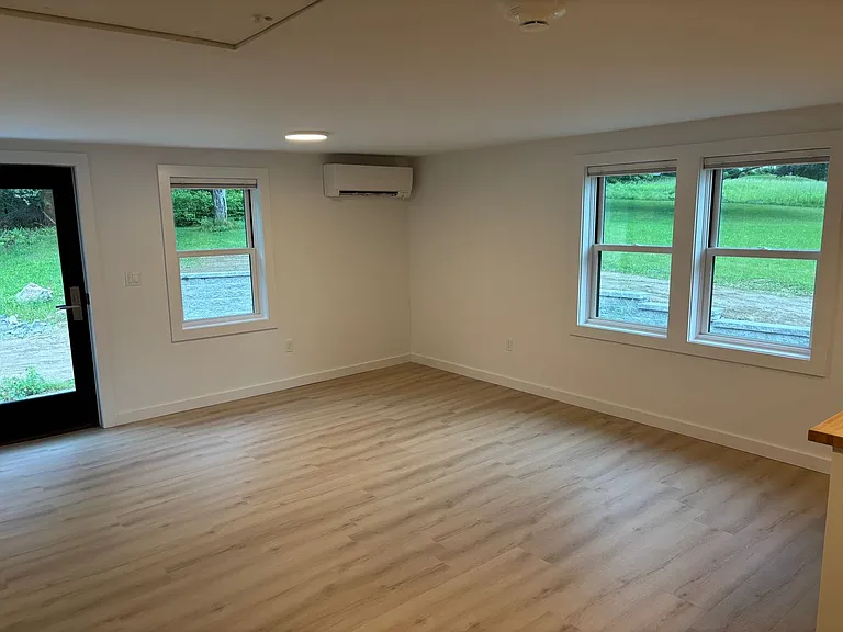 200 Laurel St — Photo 4