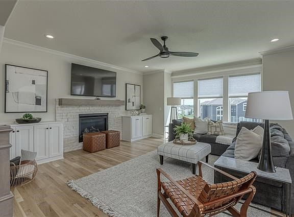 3rd image of 4405 W 158th St