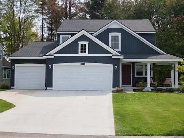 13396 Maple Leaf Dr, Nunica, MI 49448