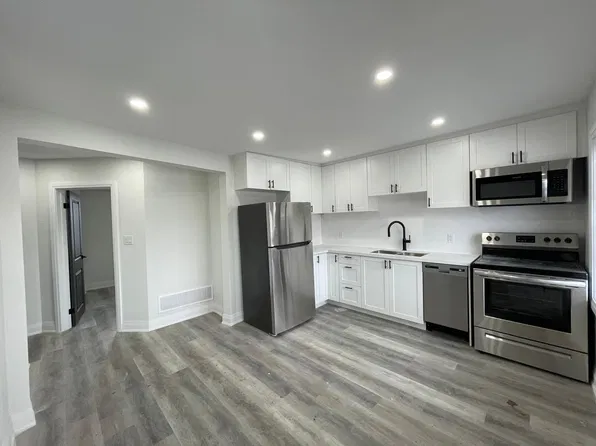 552 Cannon St E #2, Hamilton, ON L8L 2G3