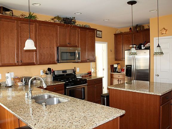 2nd image of 32 Fountain Dr