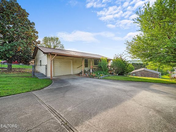 2nd image of 800 Jennifer Dr