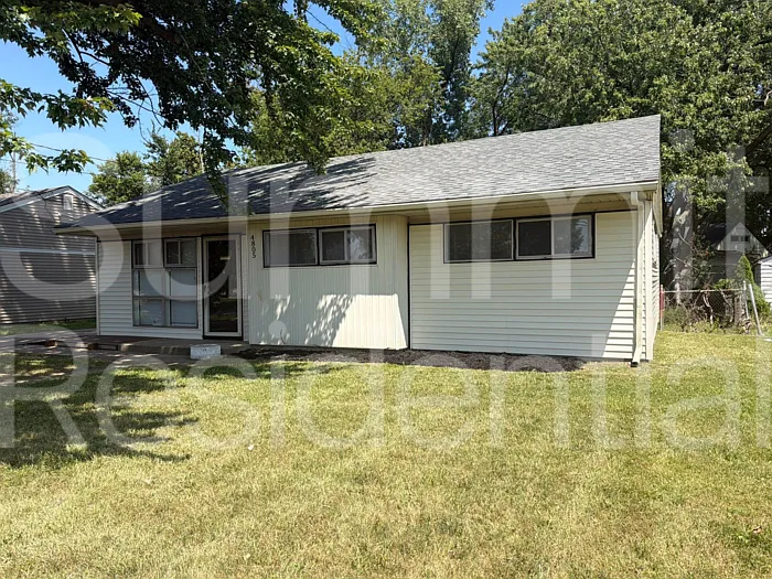 3 bed, 1.0 bath, 1214 sqft, $1,545 — Photo 2