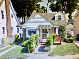 10915 214th St, Queens Village, NY 11429