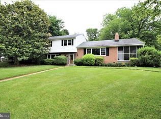 1121 Westbriar Dr NE, Vienna, VA 22180