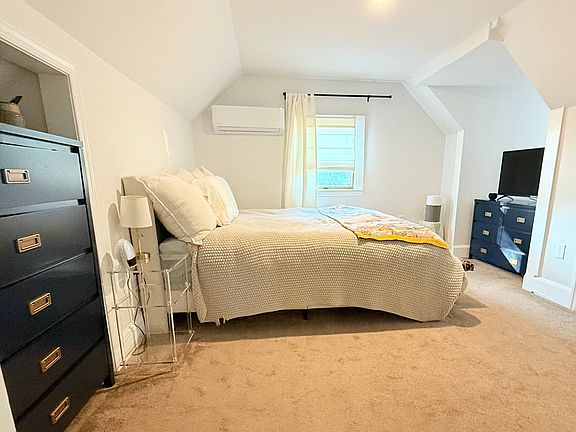 3rd image of 405 Park Dr