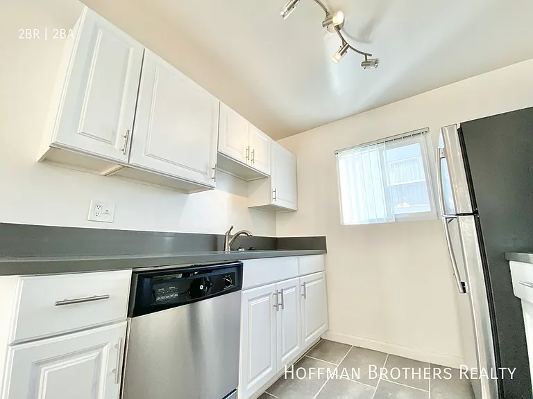 1808 N Harvard Blvd #10 — Photo 5